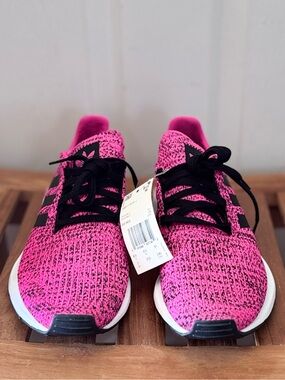 adidas Swift Run Sneakers Pink Black Knit Running Shoes Women’s Size 7